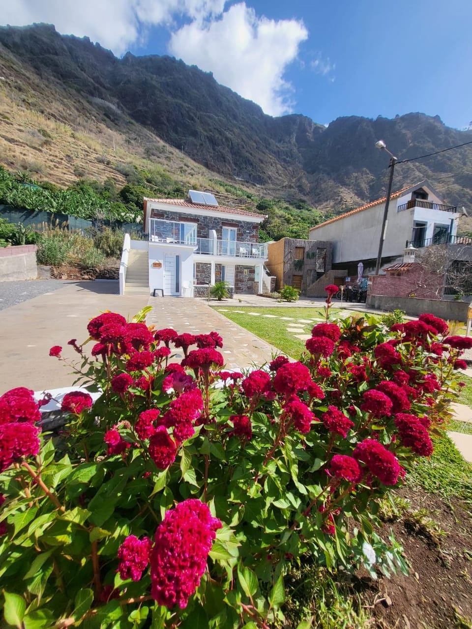 Property building, Natural landscape, Garden, Garden view, Mountain view