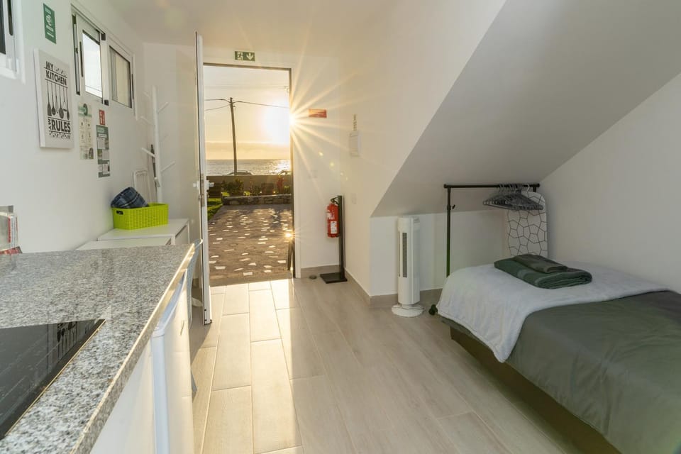 Bed, Kitchen or kitchenette, Photo of the whole room, Bedroom, towels