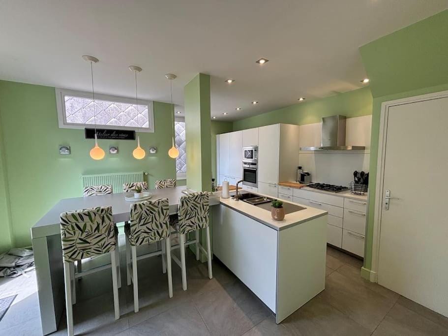 Kitchen or kitchenette, Dining area, dishwasher, oven, stove