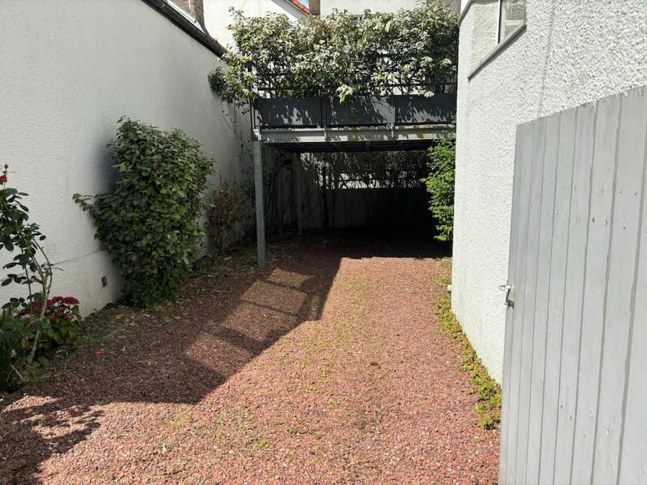 Property building, Garden