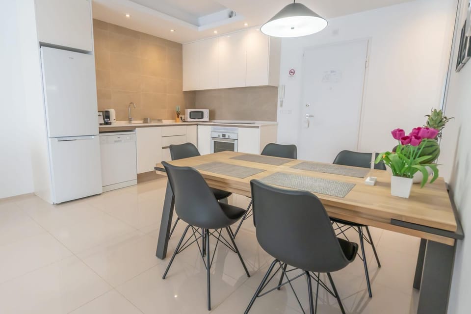Kitchen or kitchenette, Dining area, oven, stove
