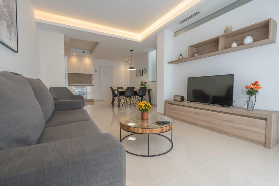 TV and multimedia, Kitchen or kitchenette, Living room, Seating area, Evening entertainment