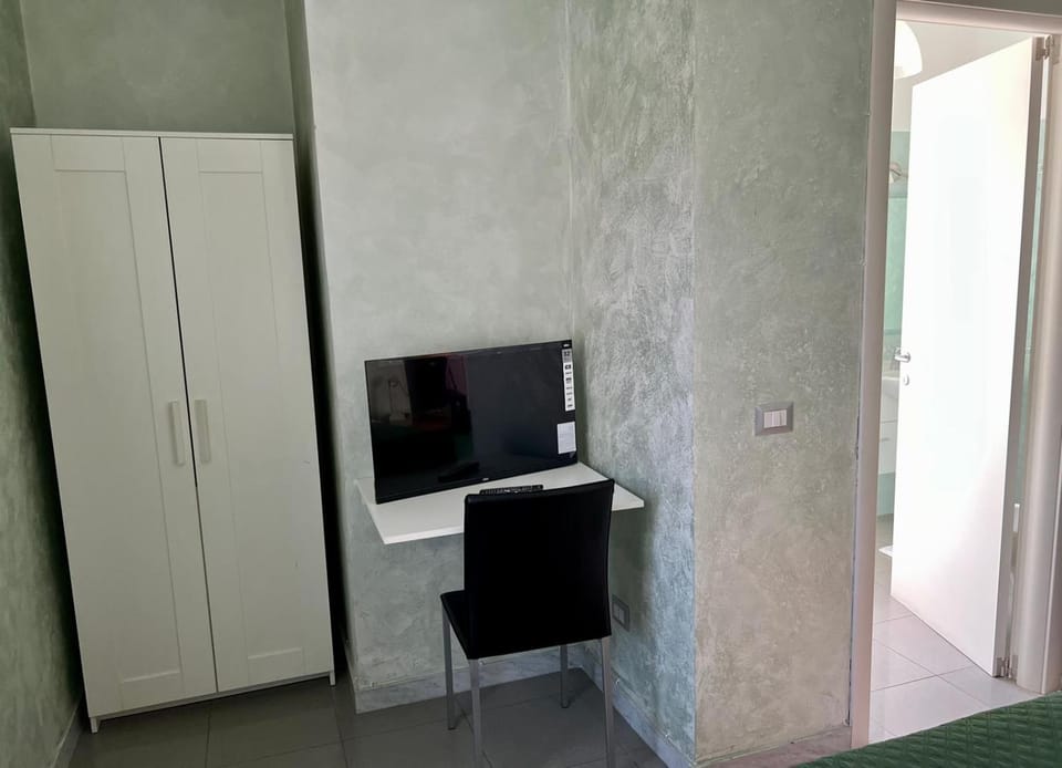 TV and multimedia, Bedroom, wardrobe