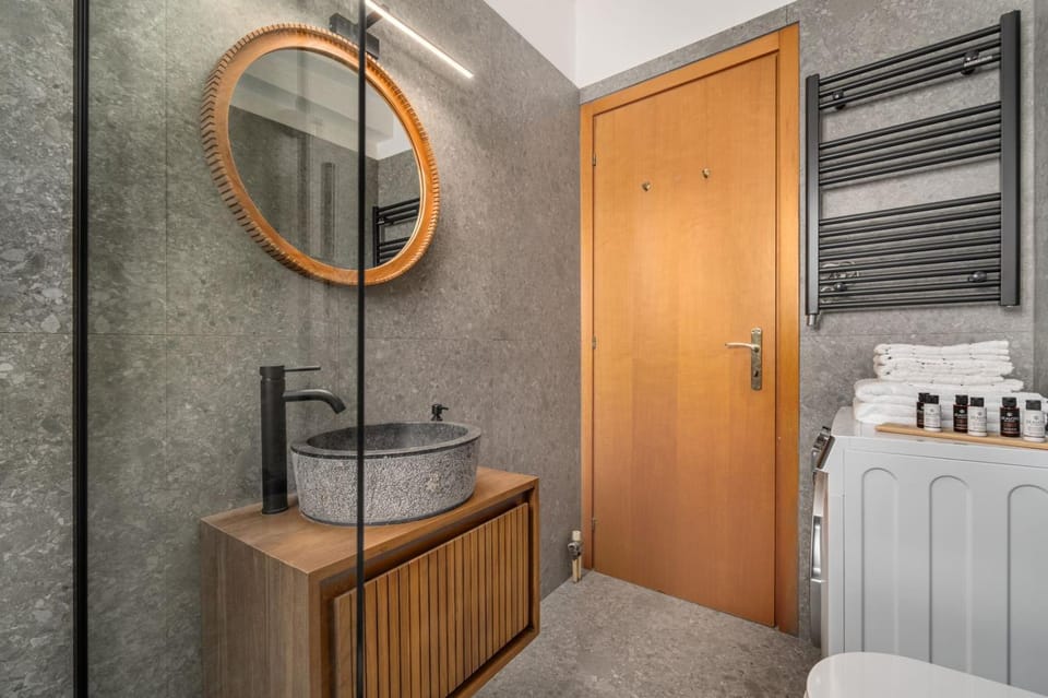 Bathroom, towels