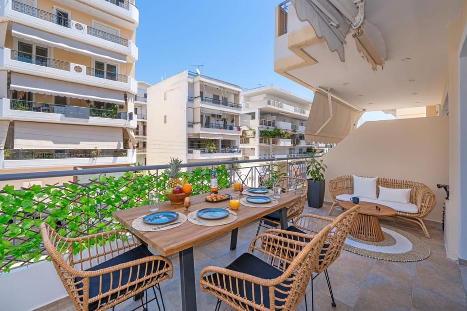 Property building, View (from property/room), Balcony/Terrace, Living room, Dining area