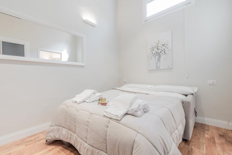 Bed, Living room, towels