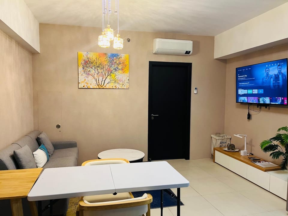 Living room, Seating area, Dining area, air conditioner