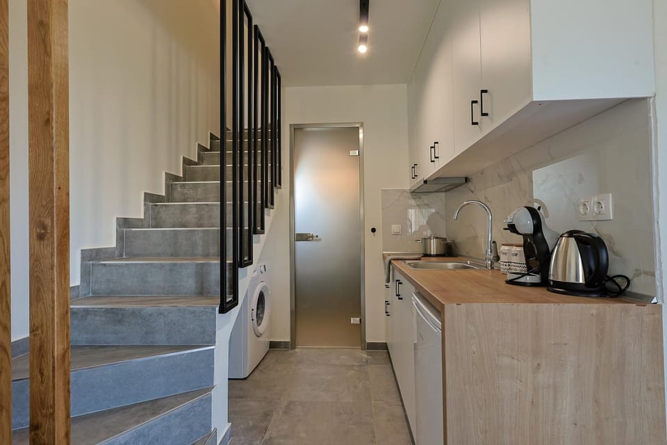 kitchen, Internal: Not applicable to any particular room