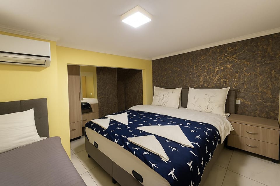 Bed, Photo of the whole room, Bedroom, air conditioner
