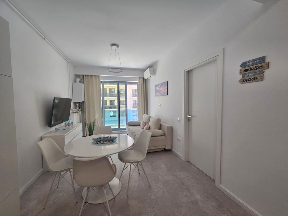 TV and multimedia, Living room, Dining area