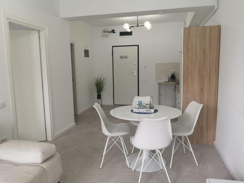 Kitchen or kitchenette, Living room, Dining area, air conditioner