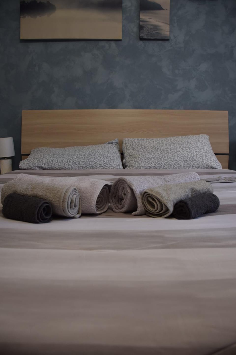 Bedroom, towels