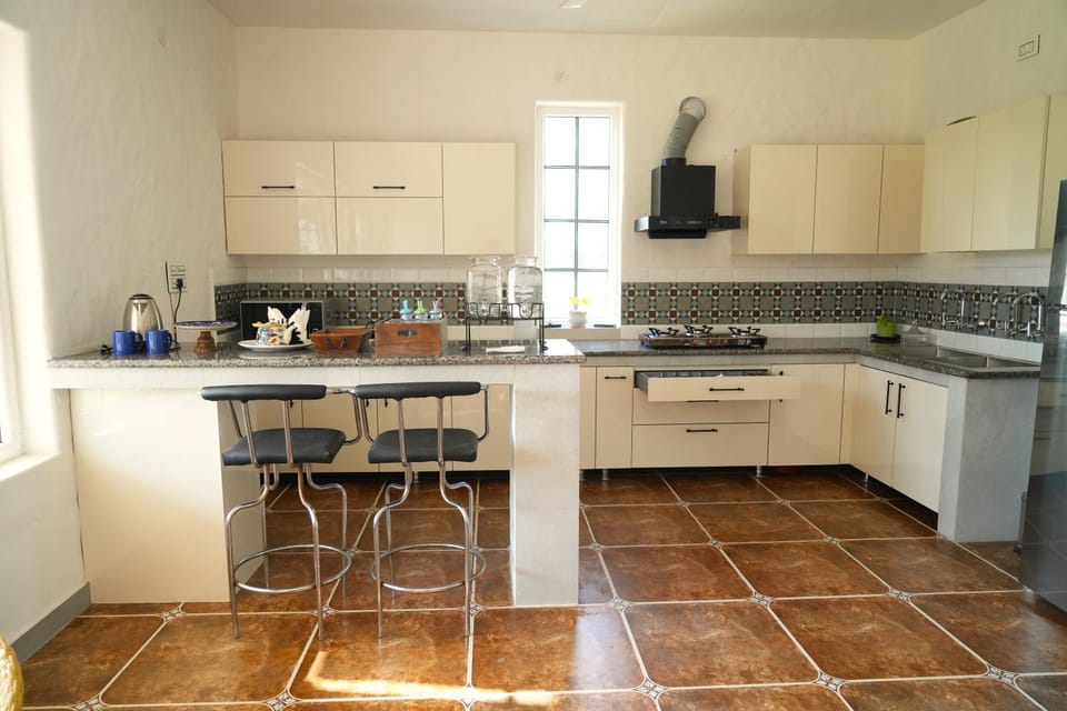 Kitchen or kitchenette, Kitchen or kitchenette, Dining area, microwave, storage, stove, kitchen