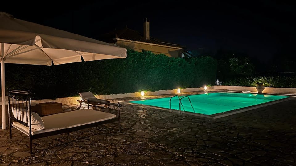 Night, Swimming pool, sunbed