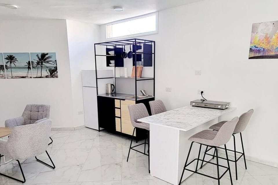 Kitchen or kitchenette, Seating area