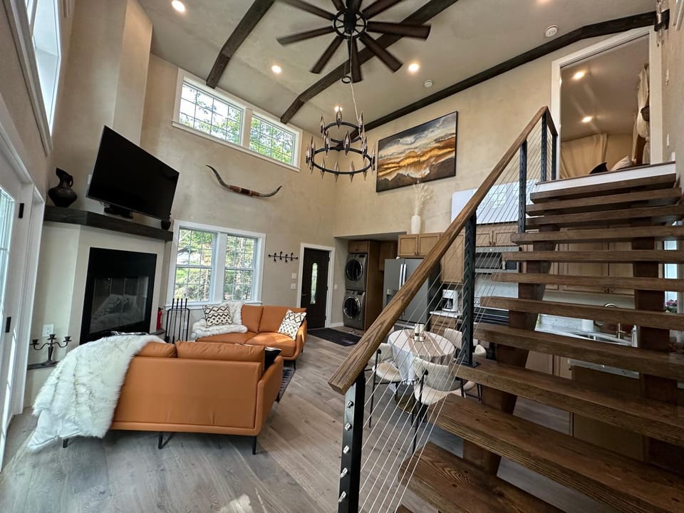 TV and multimedia, Living room, Seating area, fireplace