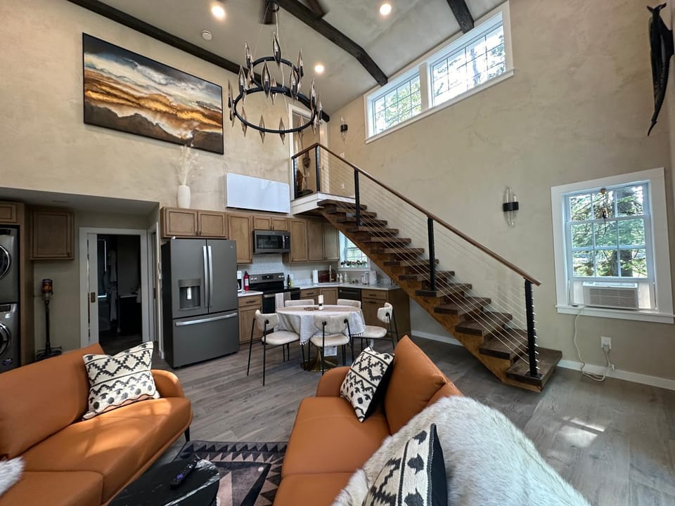 Kitchen or kitchenette, Living room, Seating area, Dining area, pet friendly