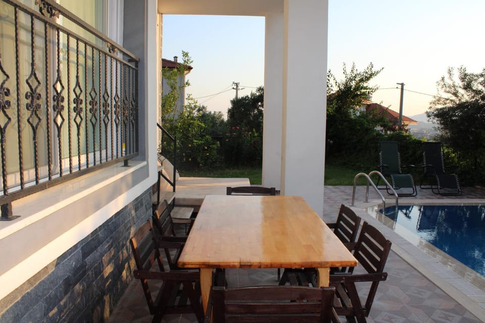 Patio, View (from property/room), Balcony/Terrace, Dining area, Pool view, Swimming pool