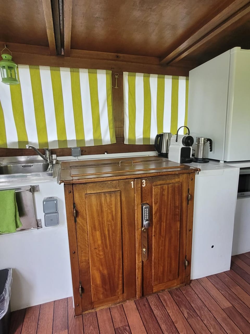 Coffee/tea facilities, Kitchen or kitchenette