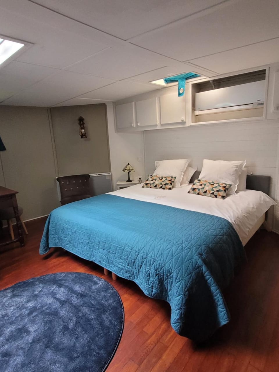 Bed, Photo of the whole room, Bedroom, air conditioner
