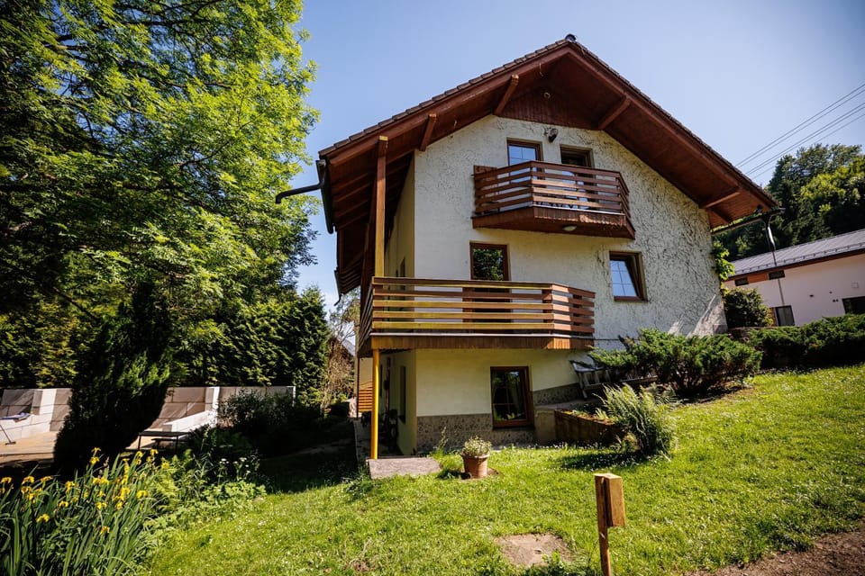 Property building, Day, Natural landscape, Garden, Garden view