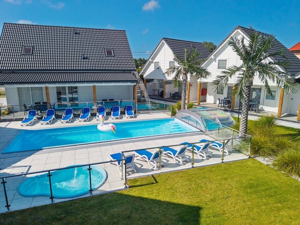 Swimming pool, Swimming pool