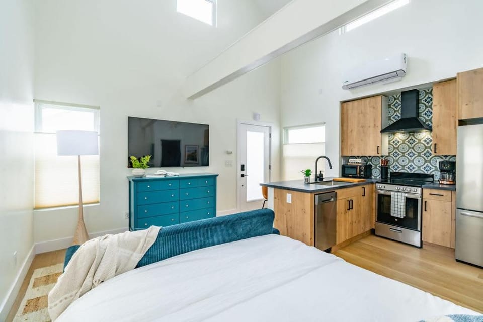 Swanky Studio in Vibrant Hillcrest Apartment in San Diego