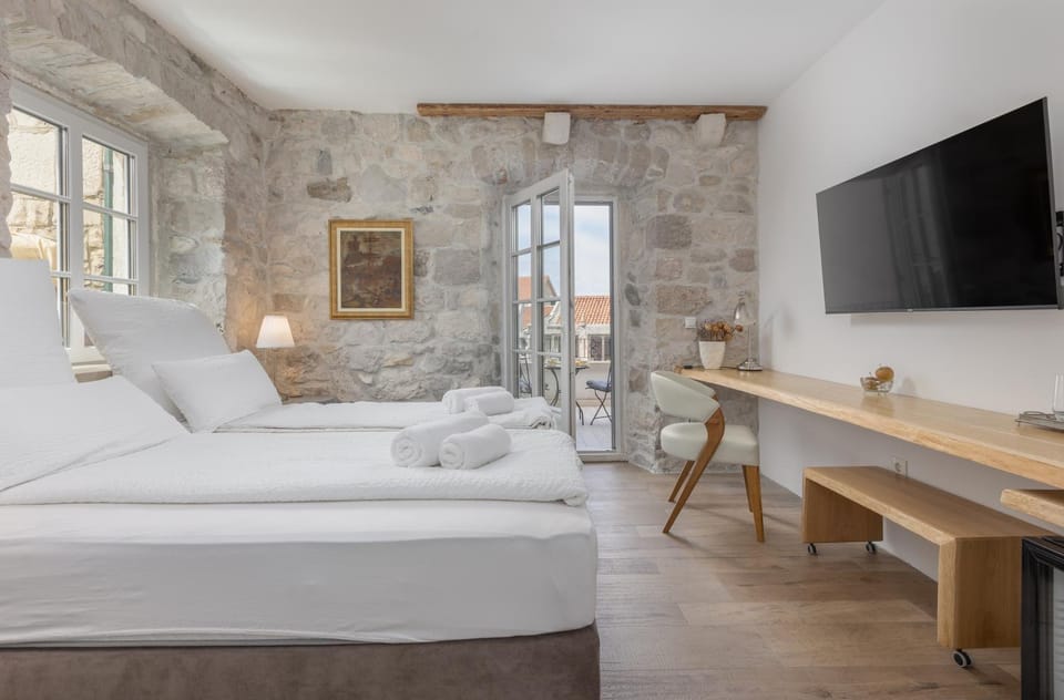 Bed, TV and multimedia, Photo of the whole room, Seating area