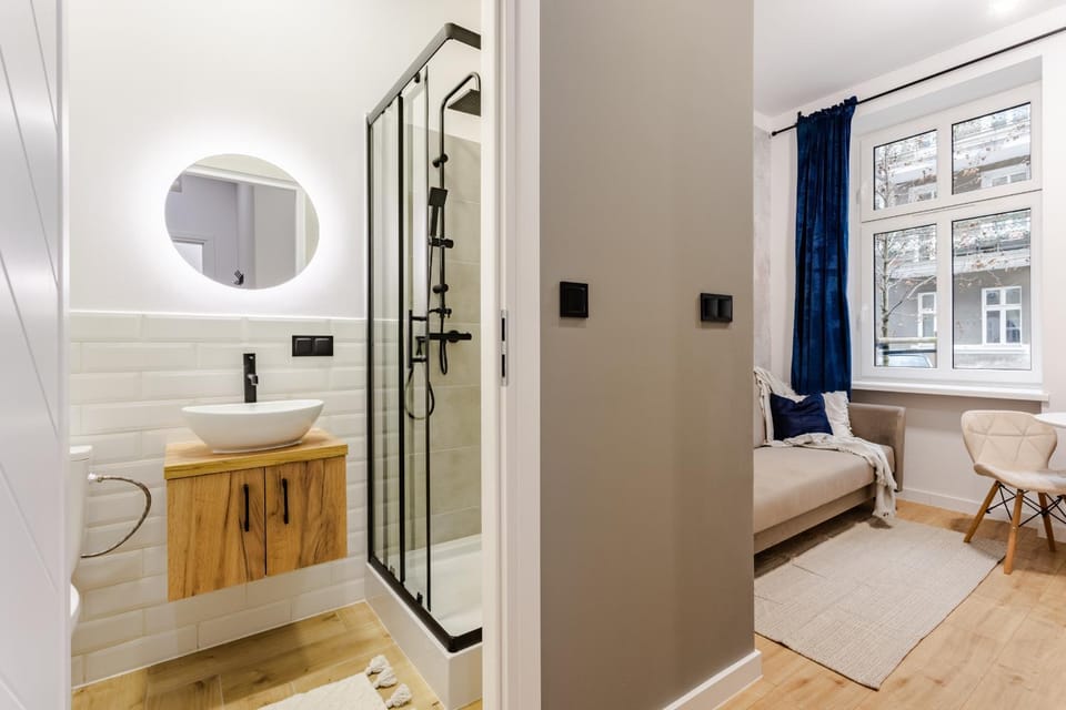 Shower, Toilet