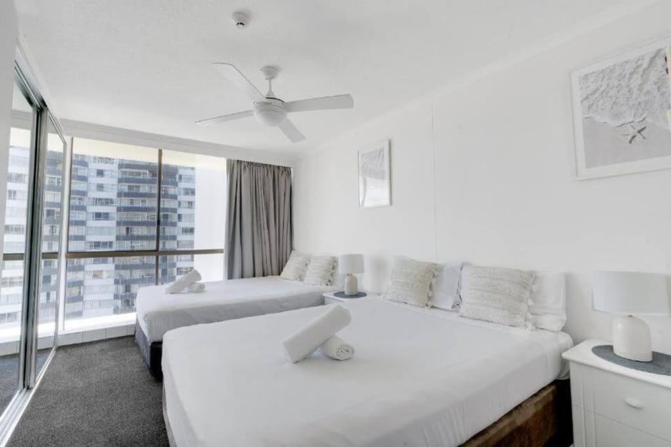 Beachfront Apartment Apartment in Surfers Paradise Boulevard