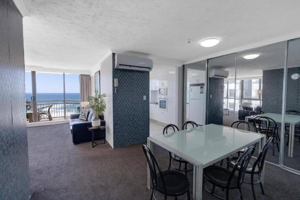Beachfront Apartment Apartment in Surfers Paradise Boulevard