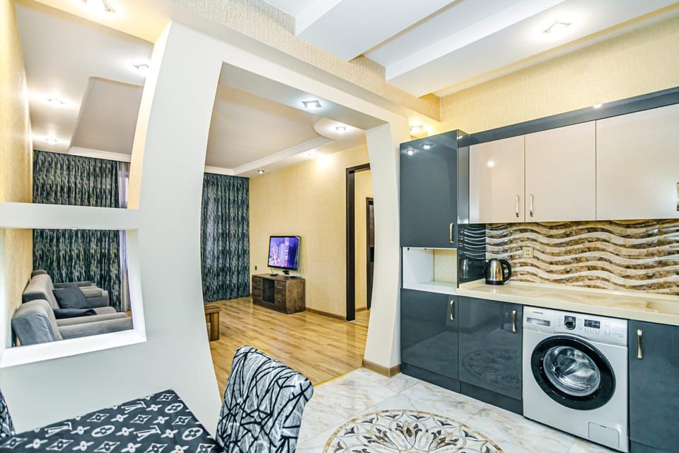 TV and multimedia, Kitchen or kitchenette, Living room, Photo of the whole room, Seating area, washing machine