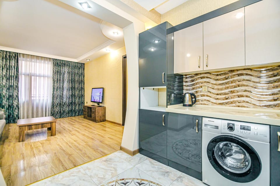 TV and multimedia, Kitchen or kitchenette, Photo of the whole room, oven, stove, washing machine