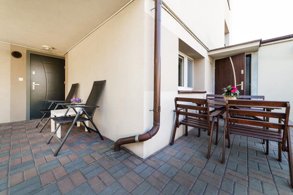 Property building, Facade/entrance, furniture