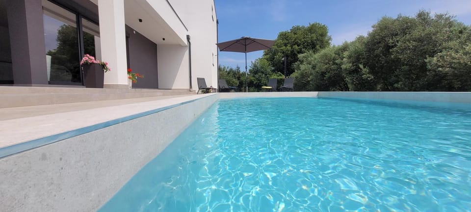 Day, Pool view, Swimming pool, sunbed