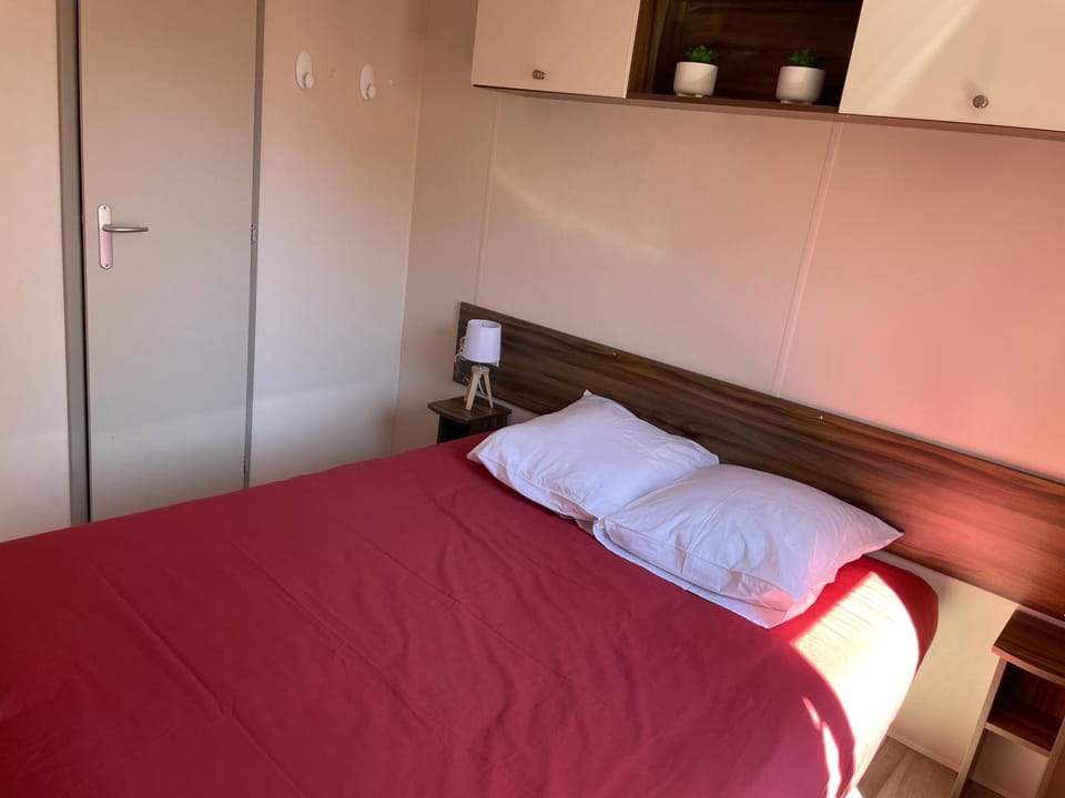 Bedroom, storage