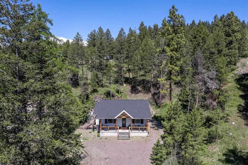 Cozy Cabin w Private Hot Tub and Fire Pit Cabin in Somers