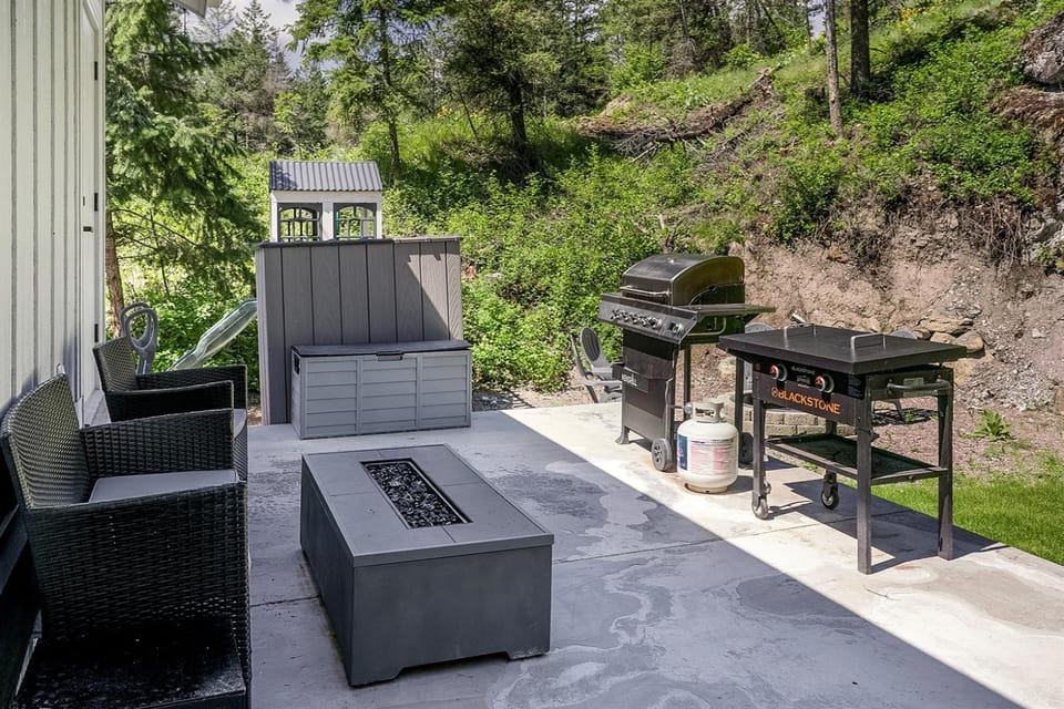 Cozy Cabin w Private Hot Tub and Fire Pit Cabin in Somers