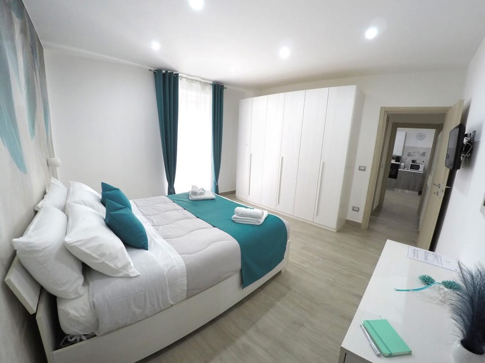 Bed, TV and multimedia, Photo of the whole room, Bedroom, wardrobe