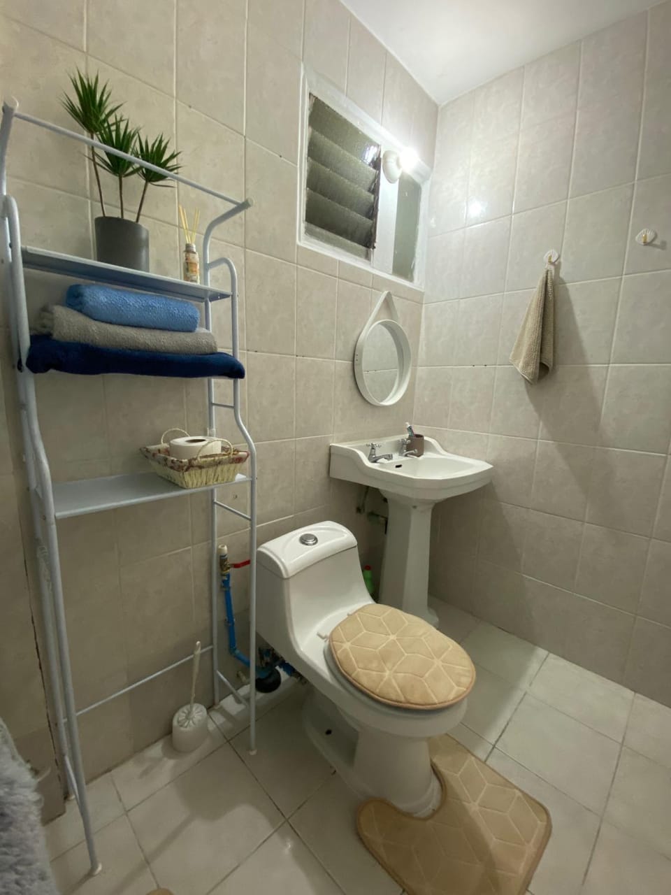 Shower, Toilet, Bathroom, towels