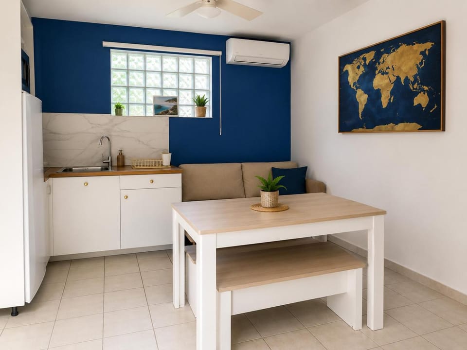 Kitchen or kitchenette, Living room, Seating area, Dining area, oven, air conditioner