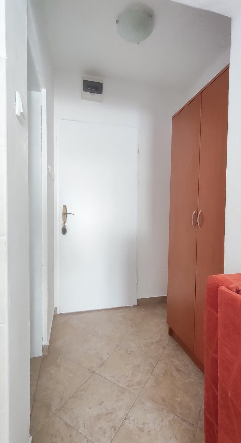 Facade/entrance, wardrobe