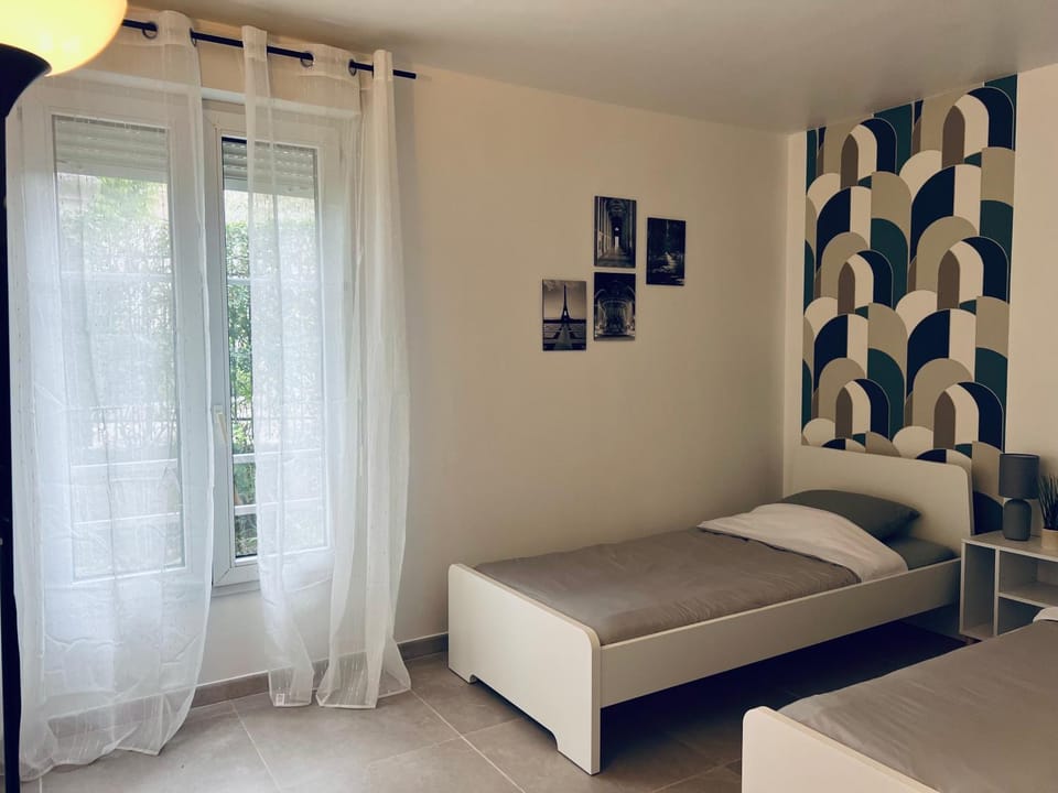 Bed, Photo of the whole room, Bedroom