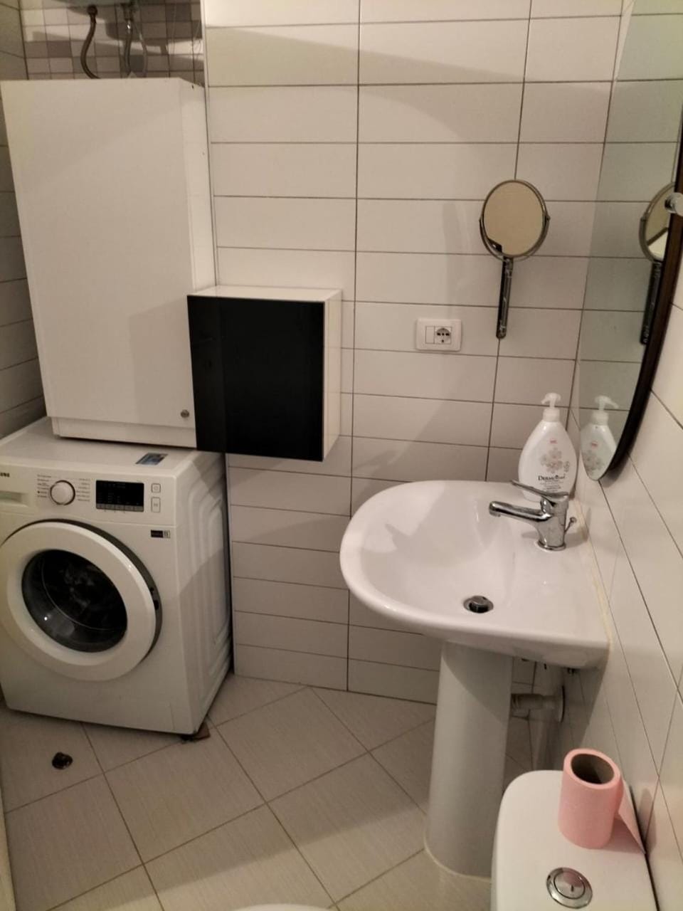 Bathroom, hair dryier, towels, washing machine