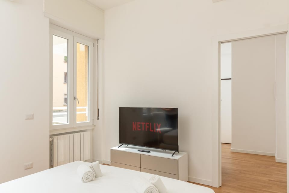 Communal lounge/ TV room, Bed, TV and multimedia, Photo of the whole room, Evening entertainment, Bedroom, internet