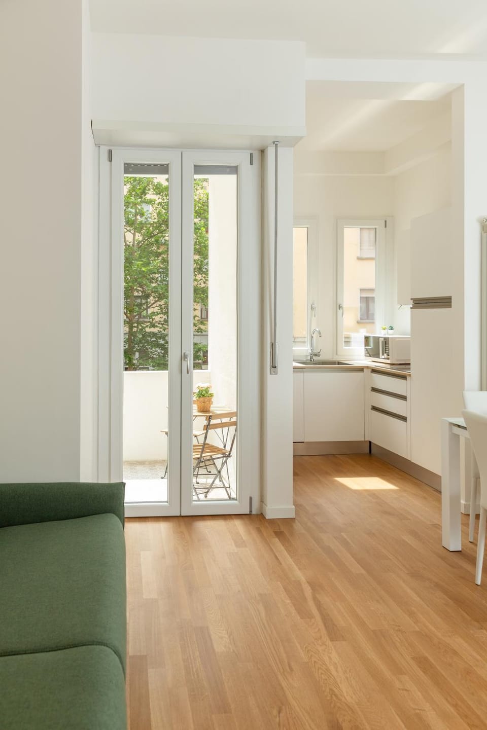 Kitchen or kitchenette, Living room, Seating area, Dining area