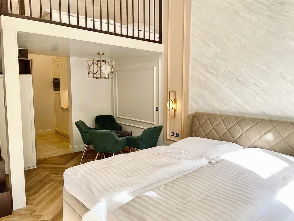 Bed, Seating area