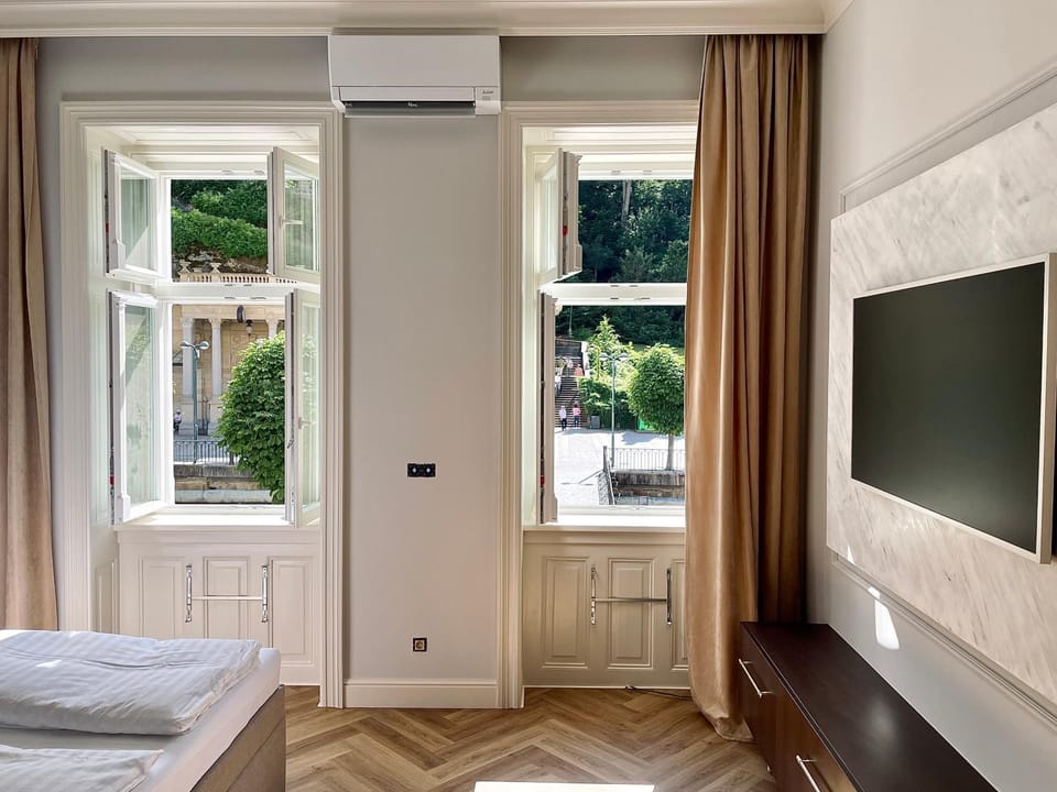 View (from property/room), City view, Landmark view, Street view