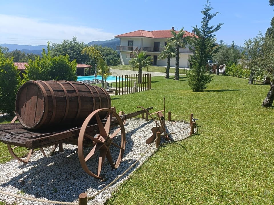 Garden, View (from property/room), Swimming pool