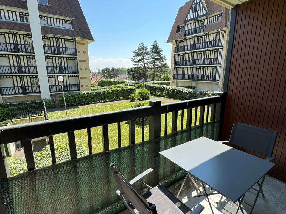 Cabourg: Bel appartement 3 pièces vue mer, 2 balcons, animaux admis - FR-1-487-370 Apartment in Cabourg